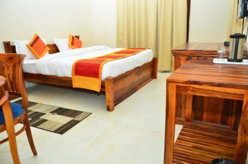 Llit o llits en una habitació de Mojo M Villa -Airport Boutique Hotel