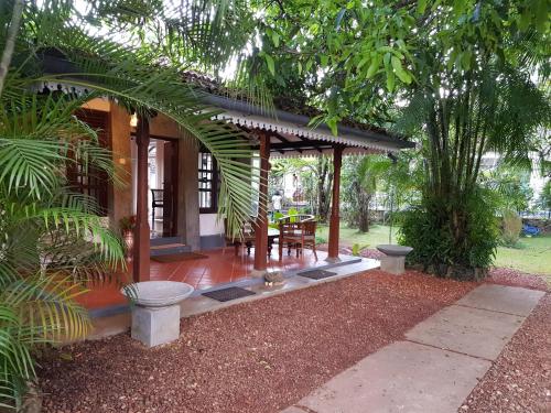 Un jardín fuera de Bilin Tree House