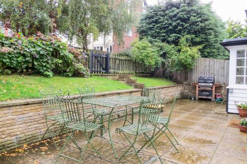 a patio with a table and chairs in a yard at 7 Whinlands in Thorpeness