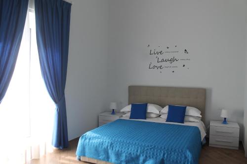 A bed or beds in a room at Sunset House