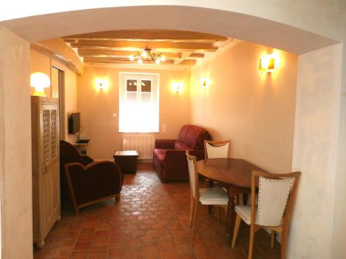 a living room with a table and a couch at La Petite Lucette in Amboise