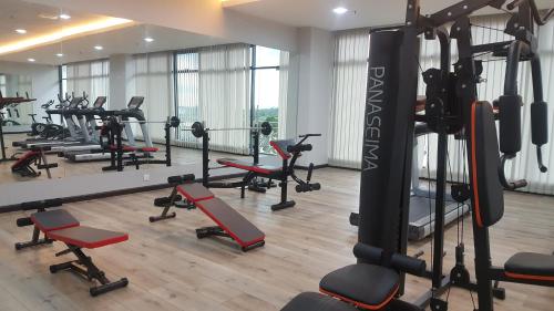 The fitness centre and/or fitness facilities at Prestige Sky Riverfront
