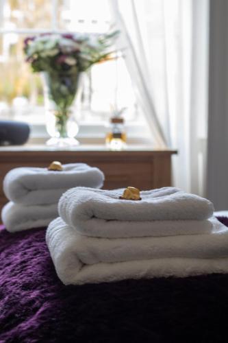 a group of towels sitting on top of a bed at Most central luxury apartment - sleeps 4 & FREE parking! in Chester