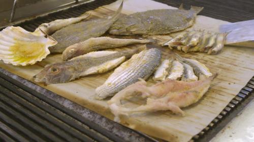 ホテルの敷地内または近くでの食事または食べ物