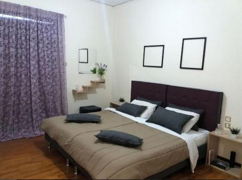 Gallery image of Comfortable 4th fl flat ideal for up to 8 people in Pýrgos