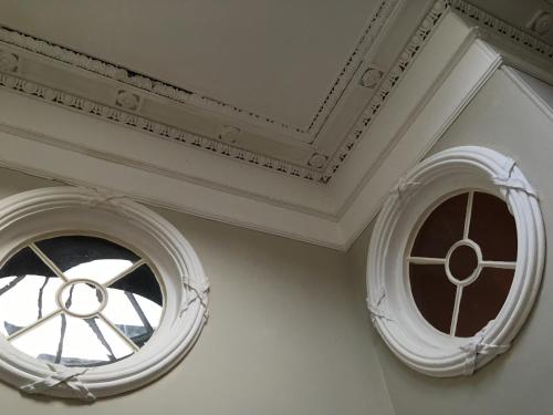 a room with a ceiling with a window and a ceiling at Castlecor House - Historic Country House in Ballymahon