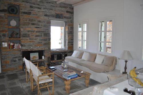 A seating area at The Hill Top House in Kea
