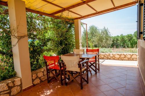 Balkoni atau teres di Korallis Villas