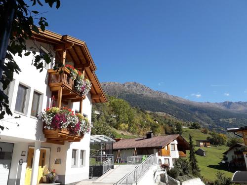 a building with flower boxes on the side of it at Ferienwohnung Eiterer in Kauns