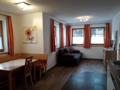 a living room with a couch and a table at Ferienwohnung Eiterer in Kauns