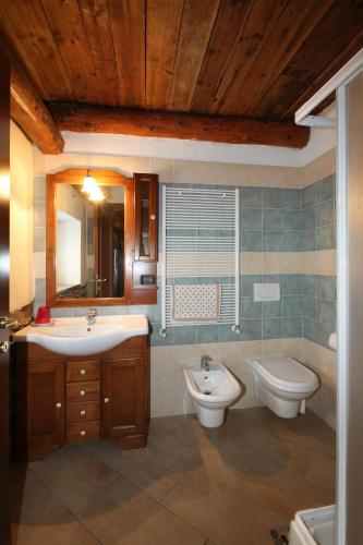 a bathroom with a sink and a toilet and a mirror at Etoile des Neiges in Sauze dʼOulx