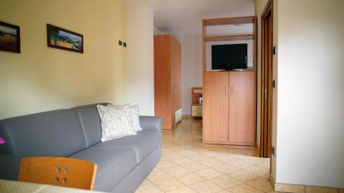 TV a/nebo společenská místnost v ubytování Hotel EMI
