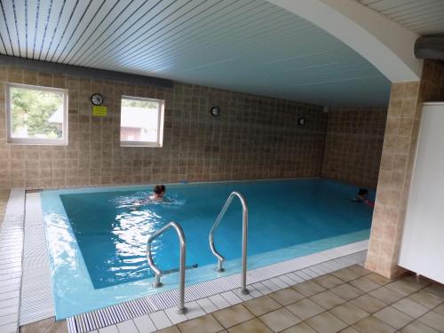 Swimmingpoolen hos eller tæt på Ferienwohnung Waldblick Hauzenberg