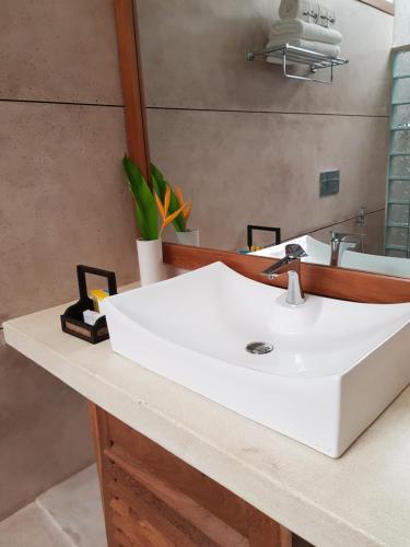 Un baño de Bilin Tree House
