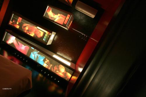 an open refrigerator with food inside of it at Diecizero Affittacamere in Barùmini