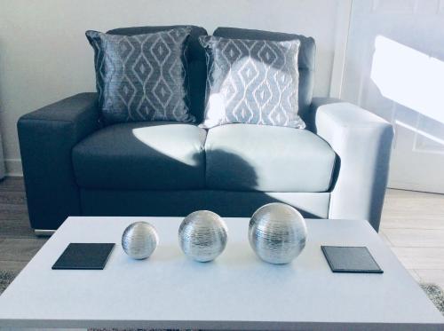 Гостиная зона в DUNOON - TOWN CENTRE HOLIDAY HOME APARTMENT
