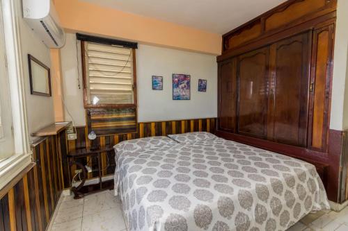 
A bed or beds in a room at Old Havana Apartments - Few steps to Capitol and Central Park
