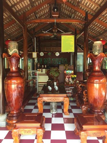 a store with two large vases on a checkered floor at Tan My Thien Hotel in Tây Ninh