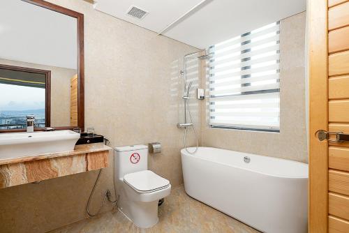 Un baño de Luxtery Hotel