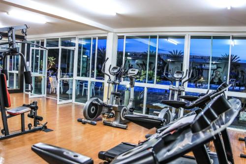 Fitness centrum a/nebo fitness zařízení v ubytování Siamgrand Hotel