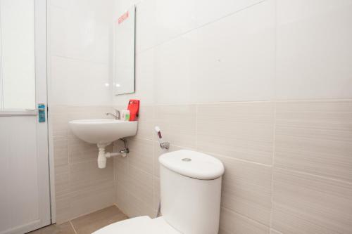 Gallery image of RedDoorz near Museum Angkut Batu 2 in Malang