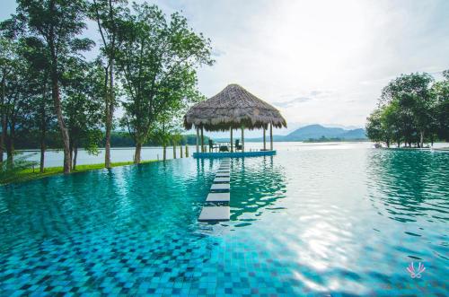 Kolam renang di atau di dekat Anantya By The Lake