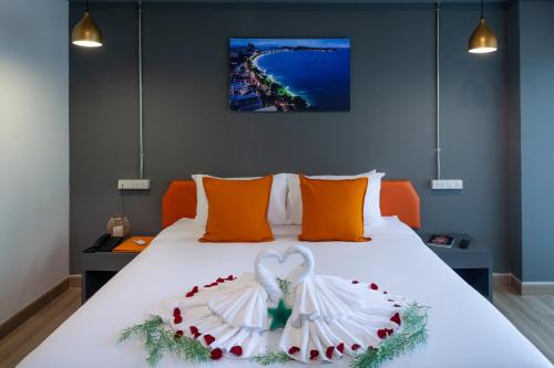 Postel nebo postele na pokoji v ubytování 7 Days Premium Hotel Pattaya