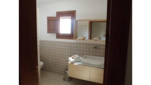 Koupelna v ubytování Villa Tegui is a luxury villa close to San Rafael and 10 min drive to Ibiza Town and San Antonio