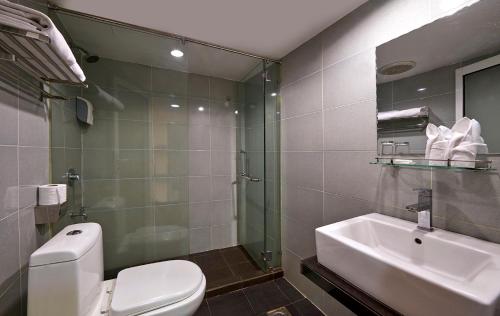 Bathroom sa Palace Hotel