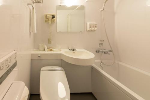 A bathroom at Hotel Landmark Wakayama
