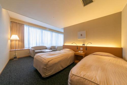 Postel nebo postele na pokoji v ubytování Hotel Landmark Wakayama