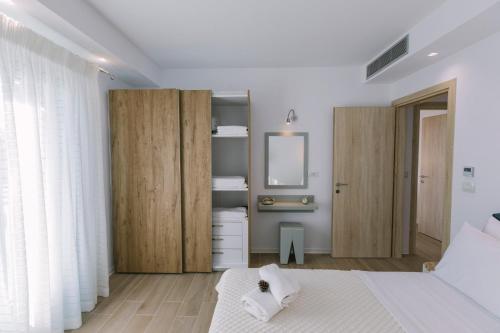Katil atau katil-katil dalam bilik di Exclusive Sea View Villa Madelaine