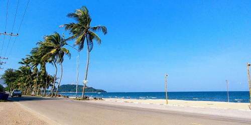 a street with palm trees on the beach at Wandee Resort Bankrut in Ban Krut