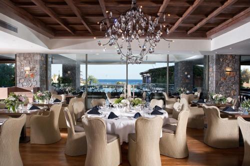 Εστιατόριο ή άλλο μέρος για φαγητό στο Aquagrand Exclusive Deluxe Resort Lindos - Adults only