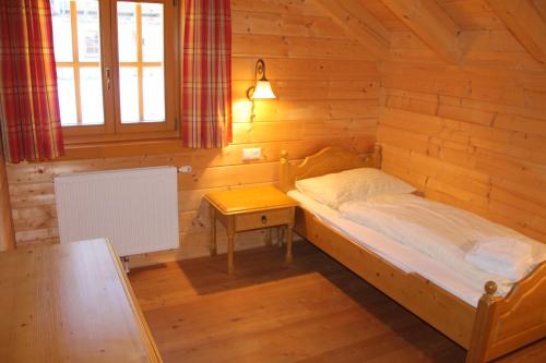 Ένα ή περισσότερα κρεβάτια σε δωμάτιο στο Almhaus Schreibmayer