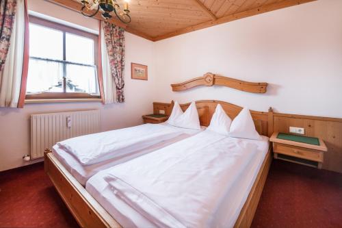 Postel nebo postele na pokoji v ubytování Haus am Platz - Weitgasser