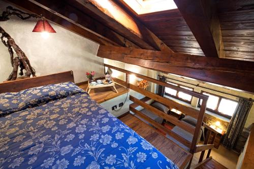 a bedroom with a bed and a wooden ceiling at Etoile des Neiges in Sauze dʼOulx