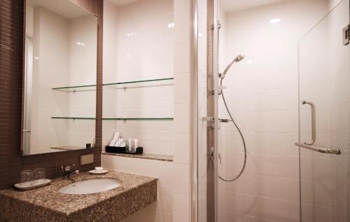 a bathroom with a sink and a shower at Classic Kameo Hotel & Serviced Apartments, Ayutthaya in Phra Nakhon Si Ayutthaya