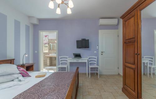 a bedroom with a bed and a desk with a laptop at Villa Sana in Selina