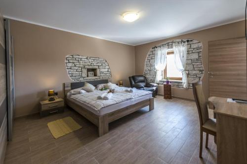 Posteľ alebo postele v izbe v ubytovaní Villa Natale with Private Pool and Garden