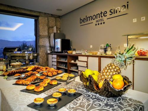a buffet of food on a table in a kitchen at Belmonte Sinai Hotel in Belmonte