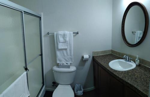Ένα μπάνιο στο Campbell's Accommodations