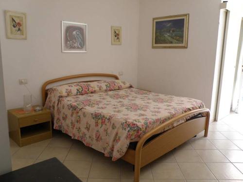 A bed or beds in a room at Hotel kim