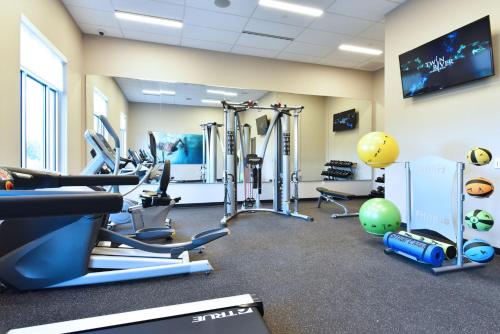 a gym with cardio equipment and exercise equipment in a room at Bally's Twin River Lincoln Casino & Hotel in Lincoln