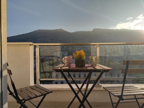 Vista general d'una muntanya o vistes d'una muntanya des de l'apartament