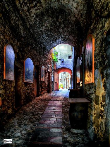 an alley way in an old stone building with a sink at Moonlight- Bedbluesky in Perinaldo