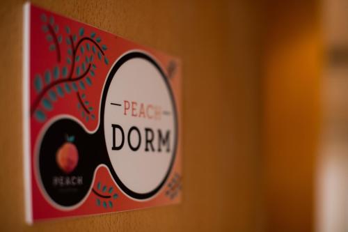 Certifikát, hodnocení, plakát nebo jiný dokument vystavený v ubytování Peach Hostel & Suites