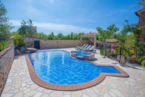 Manuel with Swimming Pool – Photos 2