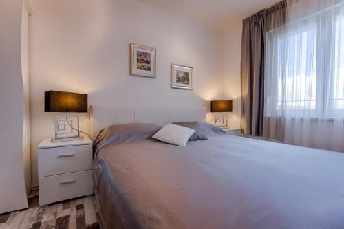 Katil atau katil-katil dalam bilik di Holiday House Queens with Sea View