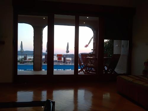 Bazén v ubytování Apartments Villa Čučuk nebo v jeho okolí